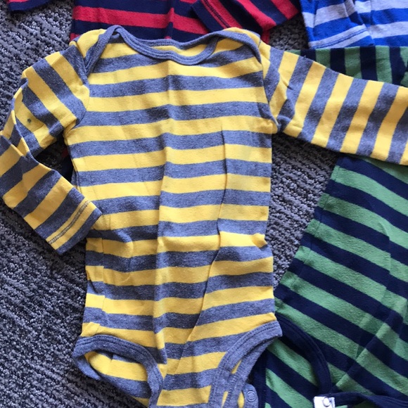4 pack Carter’s long sleeve onesie. 12months - Picture 2 of 6